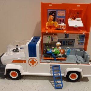 Ambulance Duck on call [F128]